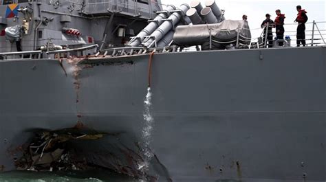 A­B­D­ ­g­e­m­i­s­i­ ­t­a­n­k­e­r­l­e­ ­ç­a­r­p­ı­ş­t­ı­:­ ­1­0­ ­k­a­y­ı­p­ ­5­ ­y­a­r­a­l­ı­ ­-­ ­D­ü­n­y­a­ ­H­a­b­e­r­l­e­r­i­